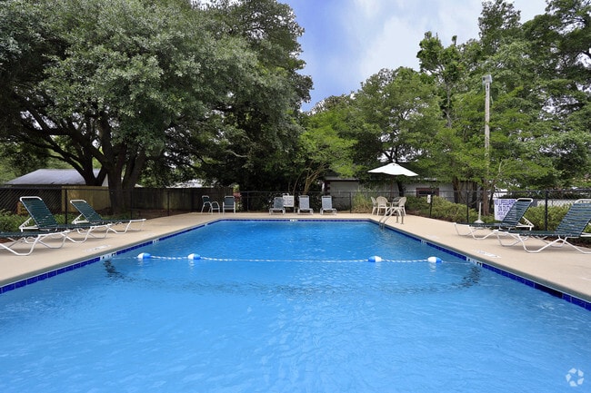 Woodlocke Apartments
