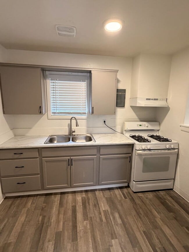 Photo - 265 N Oregon St Unit 265 N Oregon St #B