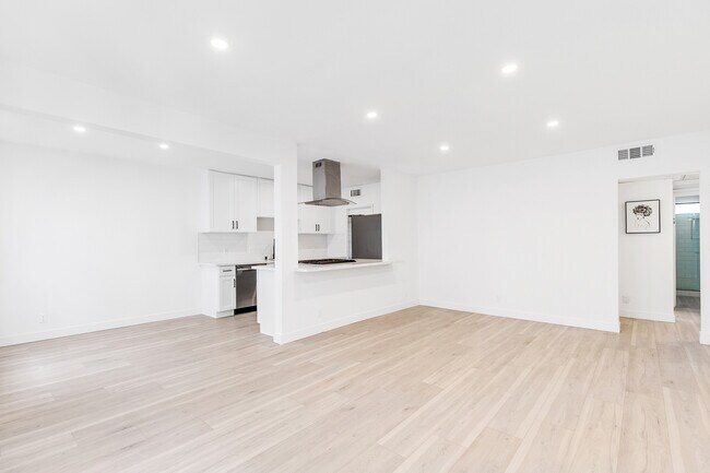 Photo - 408 N Maple Dr