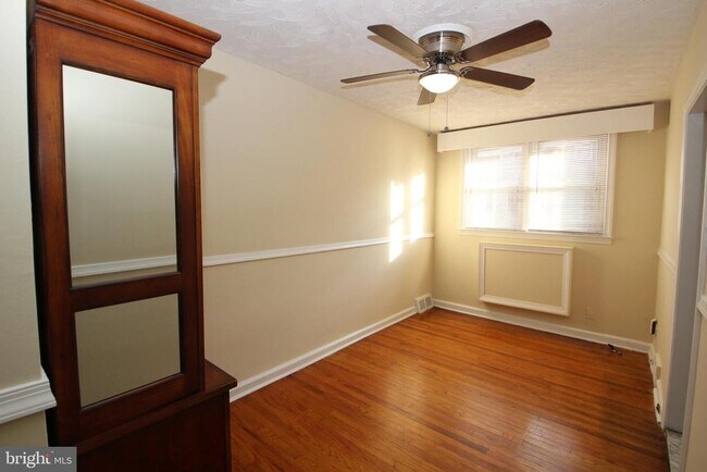 Photo - 222 W Colonial St