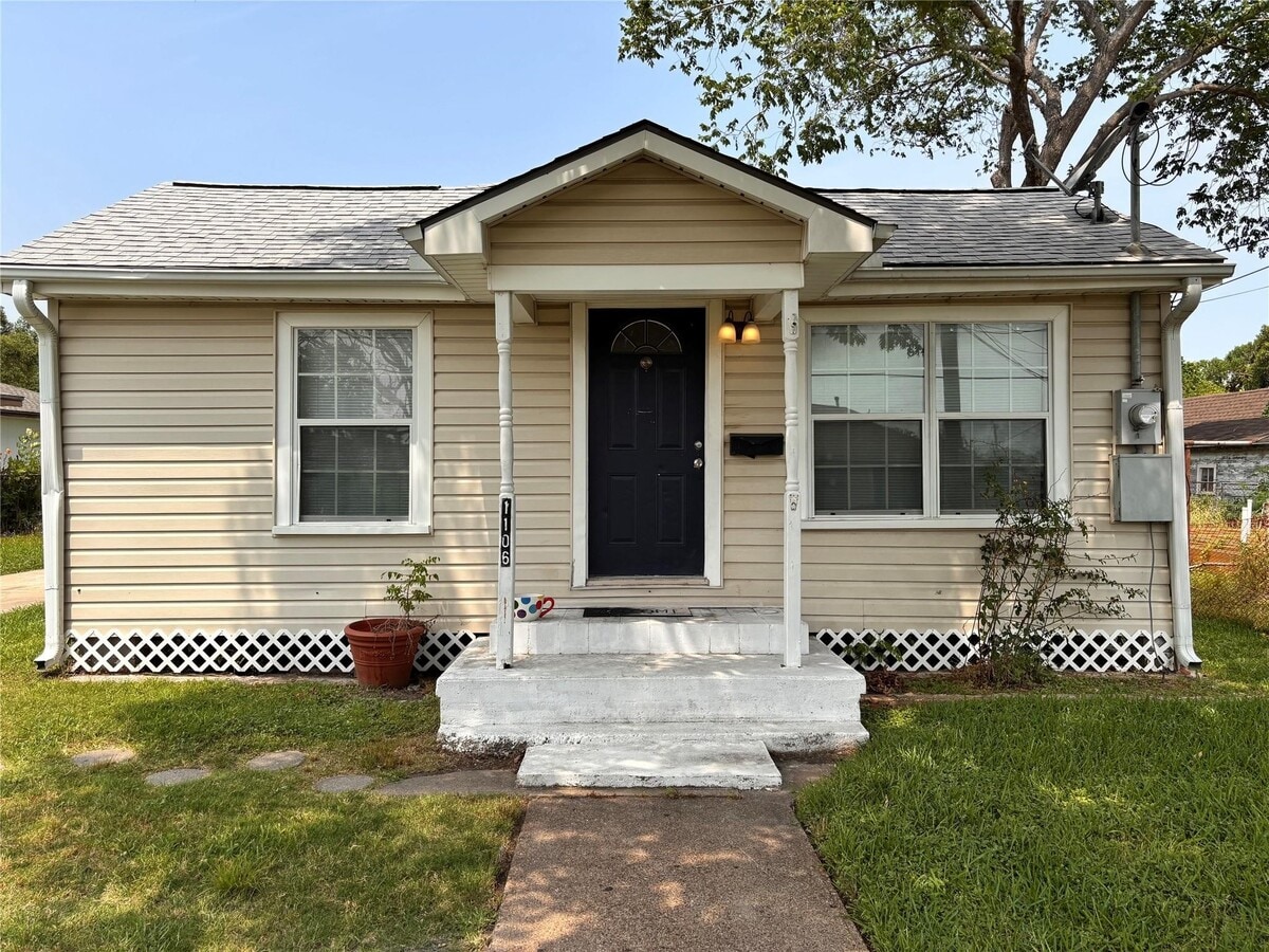 Photo - 1106 Elm St