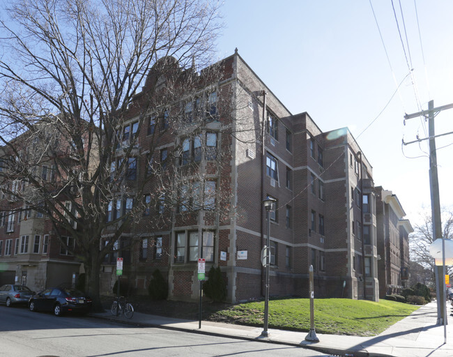 Building Photo - Pine Court Rental