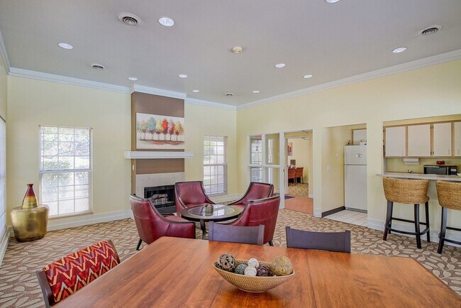Photo - 4600 Forest Hills Ln Unit #4600
