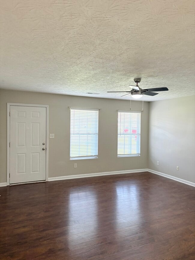 Photo - 436 Catalpa Cir