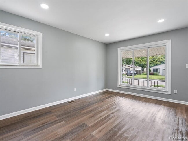 Photo - 396 W Pearl Ave