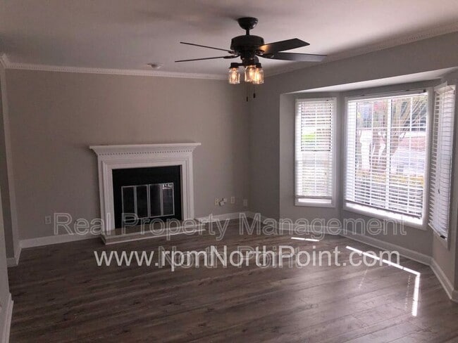 Photo - 676 Anderson Walk