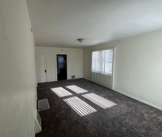 Photo - 18 8th Ave NW