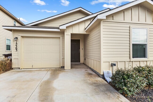 Photo - Charming Home Awaits: Spacious & in a Prime Location