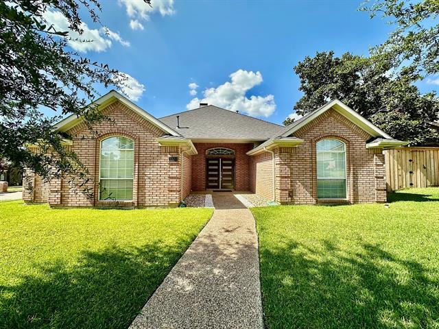 Building Photo - 1301 Royal Palm Ln