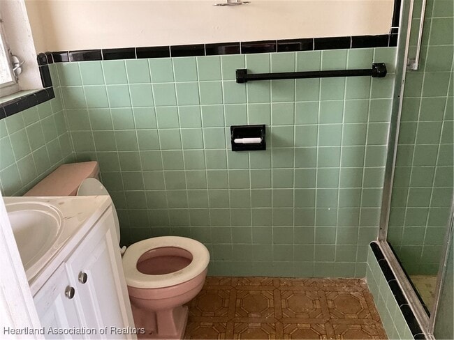 Photo - 1001 Lakeview Dr