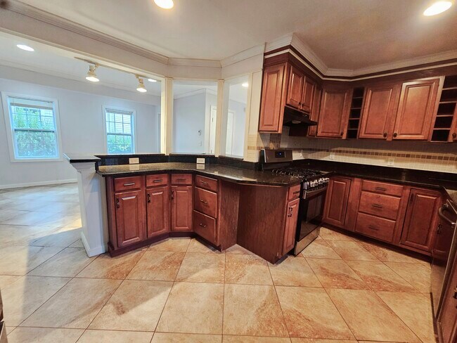 Photo - 158 Baker St