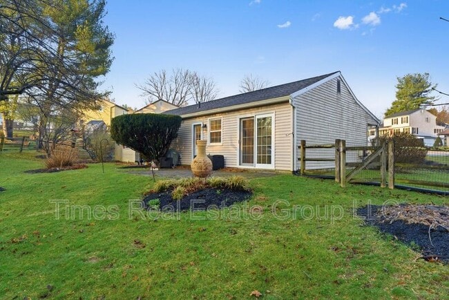 Photo - 136 Brookfield Ct