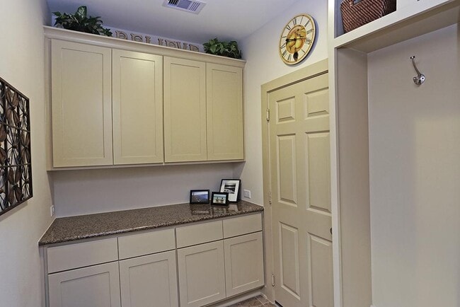 Photo - 4227 Dickson St