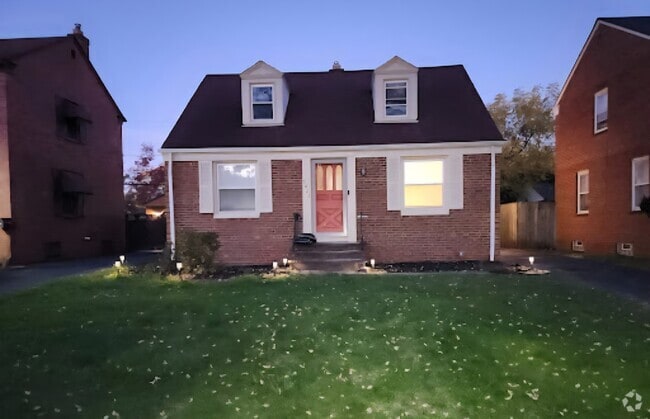 Building Photo - 5423 Beechwood Ave Rental