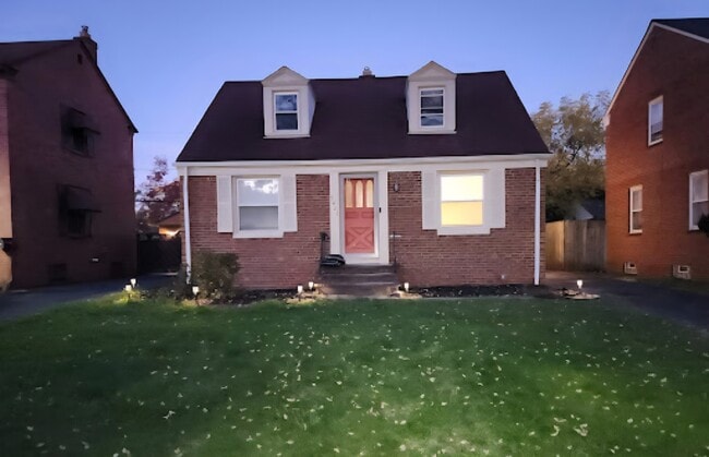 Building Photo - 5423 Beechwood Ave Rental