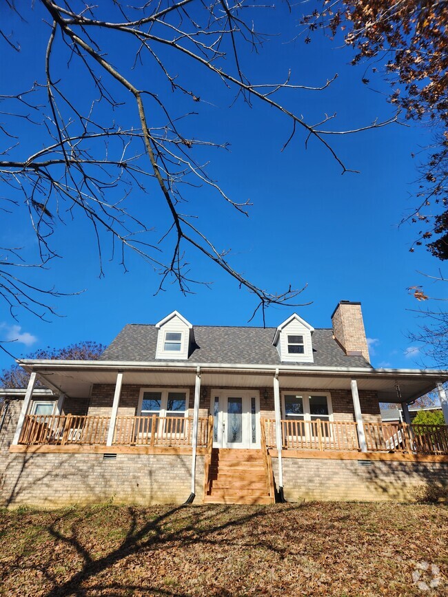 Building Photo - 2678 Long Hollow Pike Rental