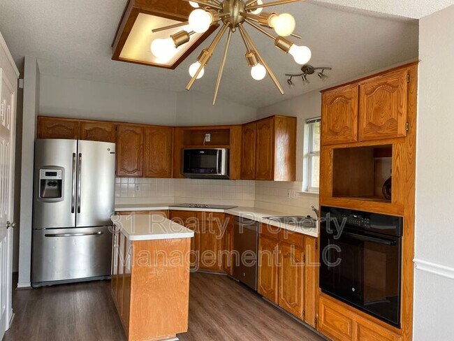 Photo - 1304 Rosewood Ln