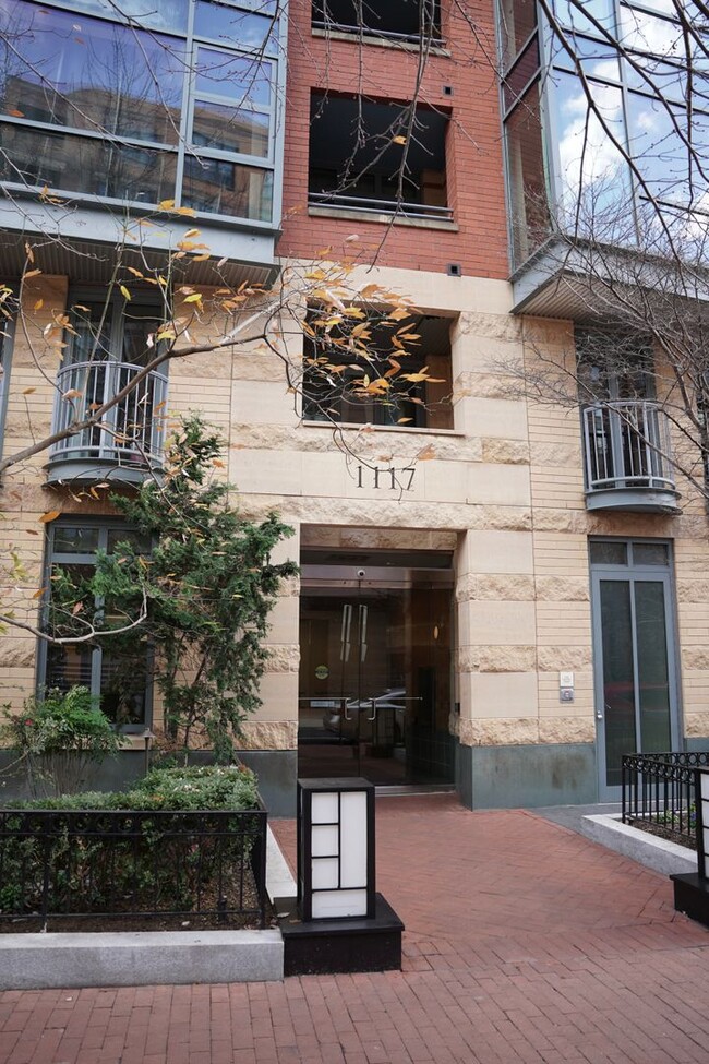 Amazing 1 BR/1 BA Corner Penthouse Condo i... - Amazing 1 BR/1 BA Corner Penthouse Condo i...