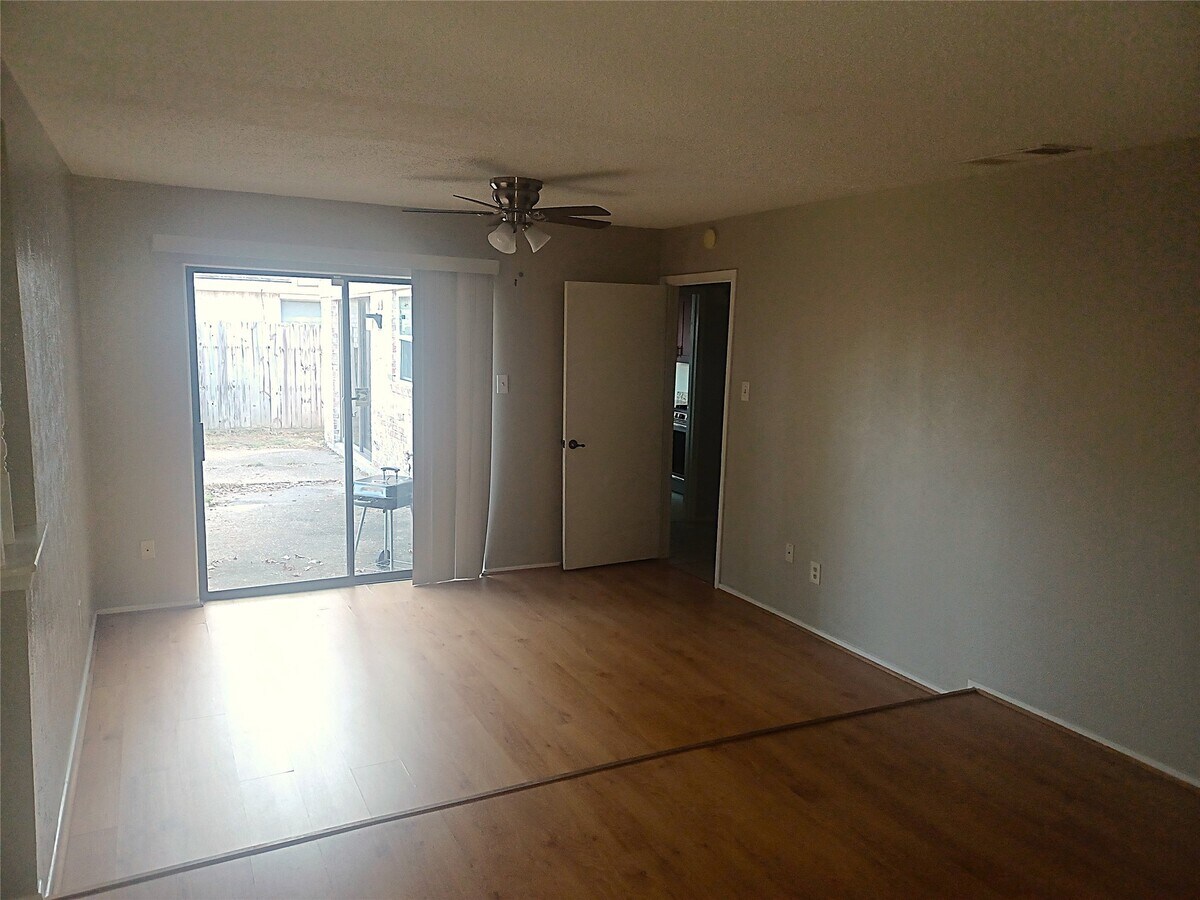 Photo - 7307 Foxwick Ln