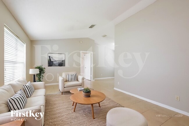 Photo - 882 Trumbull St