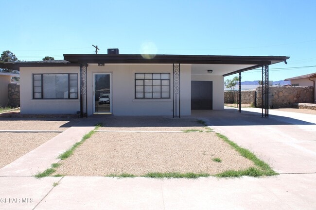 Building Photo - 1507 Dennis Cir