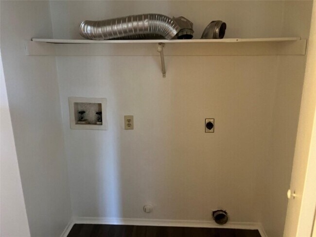 Photo - 768 Heritage Ln