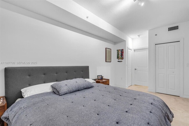 Photo - 1650 Galiano St