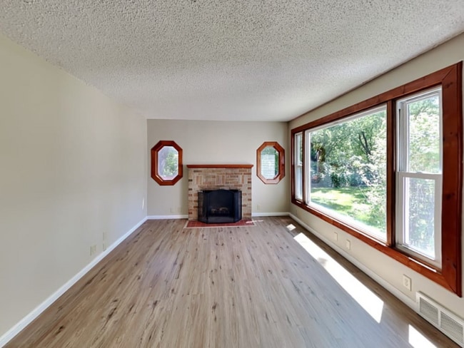 Photo - 8503 Goodhue St NE