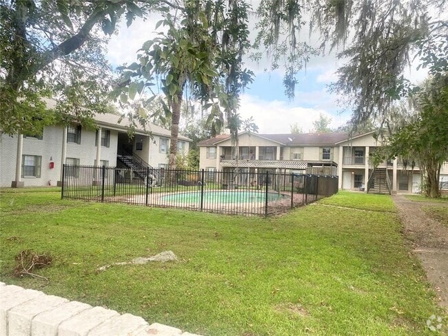 Building Photo - 500 Willow Dr Unit B6 Rental