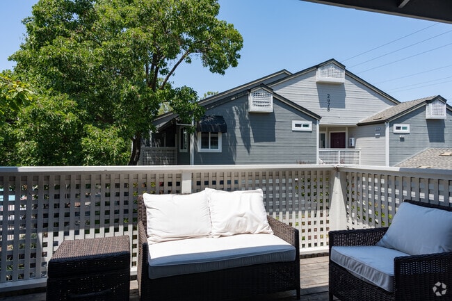1BR, 1BA - 692SF