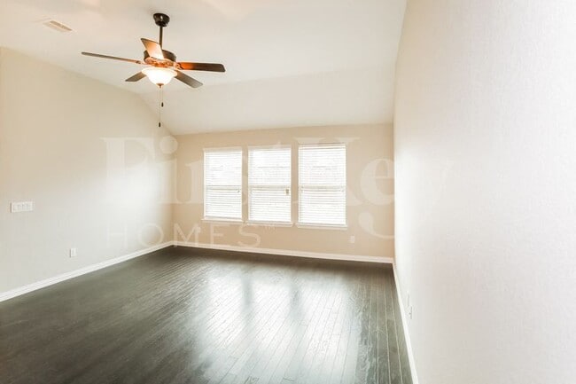 Photo - 1025 Twisting Ridge Terrace