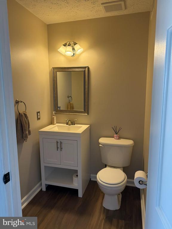 Photo - 1064 Jeanett Way