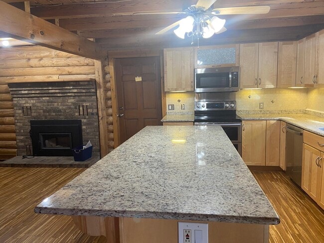 Photo - 2055 Shepard Ave