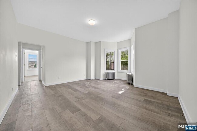 Photo - 66 Boulevard