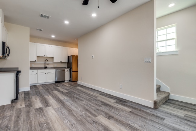 Photo - 511 N Davis Dr Unit A