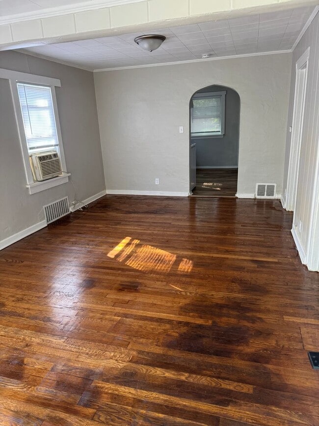 Photo - 2 Bedroom House - RENT SPECIAL!