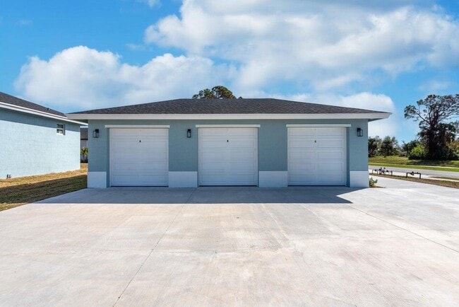 Photo - 248 Rotonda Blvd W
