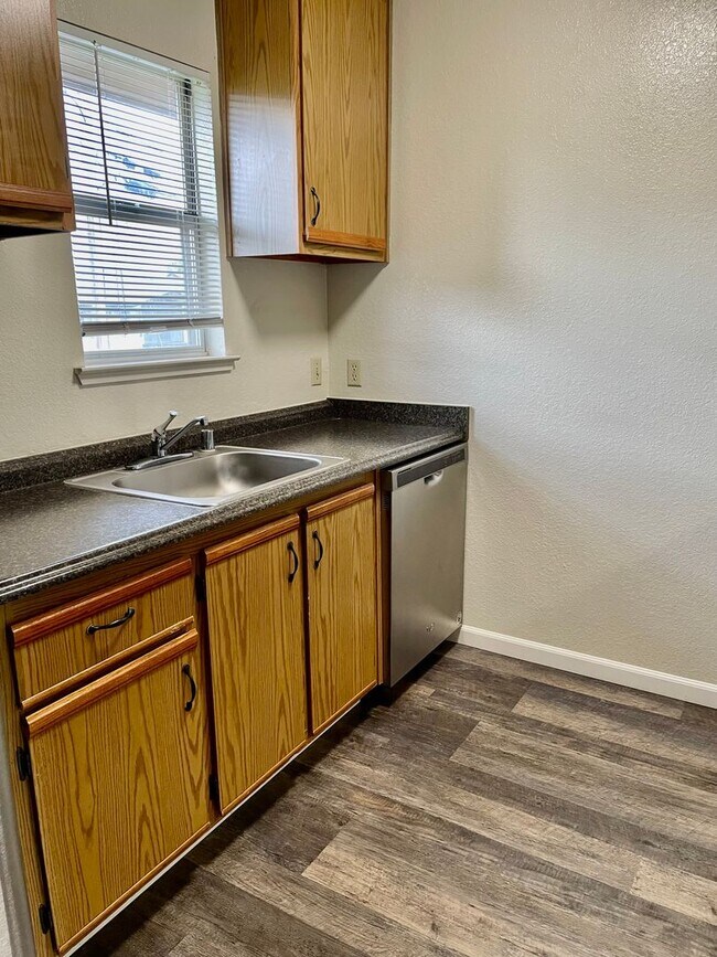 Photo - Charming Carmichael complex Unit 203