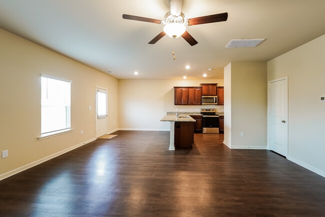 Photo - 525 Clover Cir