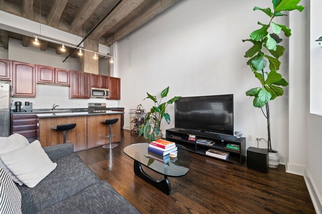 Photo - 1645 W Ogden Ave Unit 328