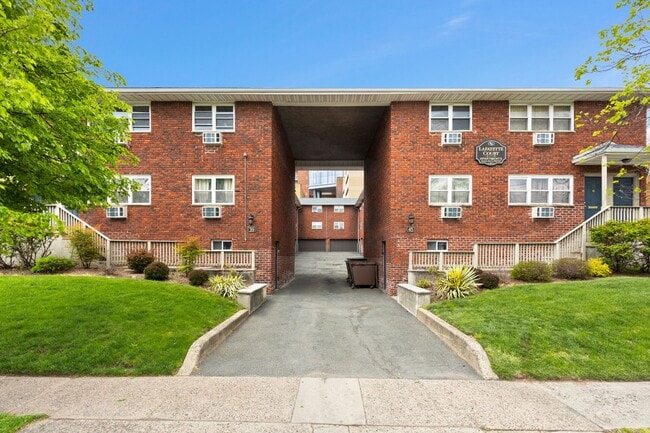 Photo - 39-45 1st St