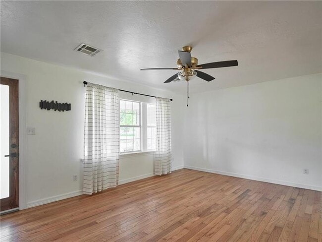 Photo - 817 NW 48th St