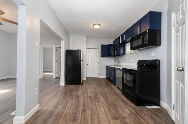 Photo - E. WALNUT HILLS - Cute 2 bed in upper of 2 family Unit 1- W.H. TAFT 1713