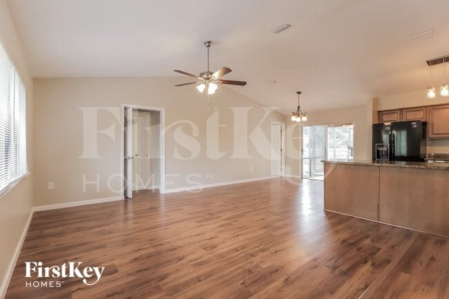 Photo - 1365 Lech Ave NW