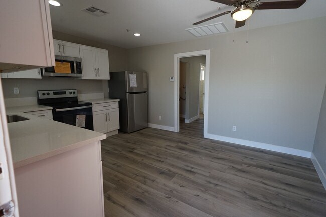 Photo - 1175 S Mojave Rd Unit #3
