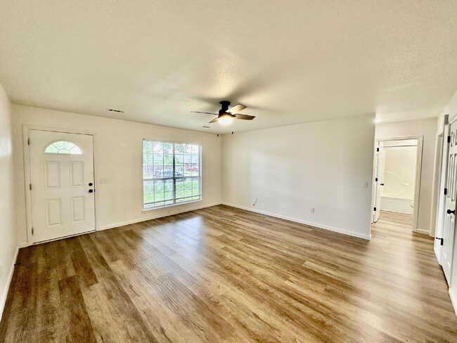 Photo - 800 E Kara Ln.