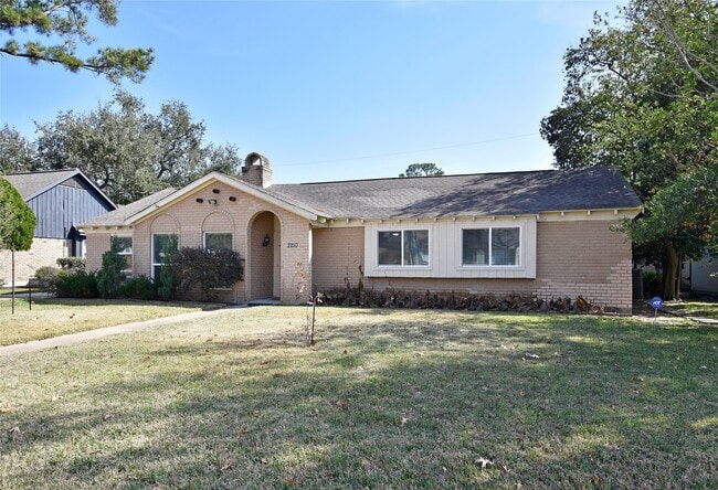 Building Photo - 2210 Pomeran Dr