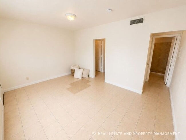 Photo - 1229 W Pierce St Unit 2