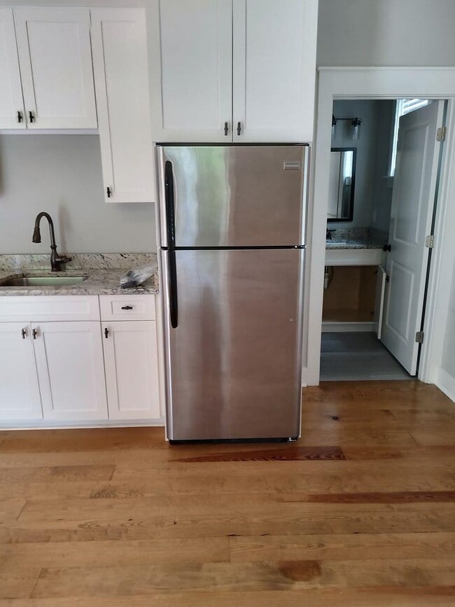 Photo - 3553 Esplanade Way