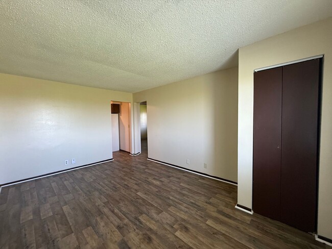Photo - 2 Bed / 1 Bath Apartment in Quiet Warrensburg — Available Now Unit Apt 40
